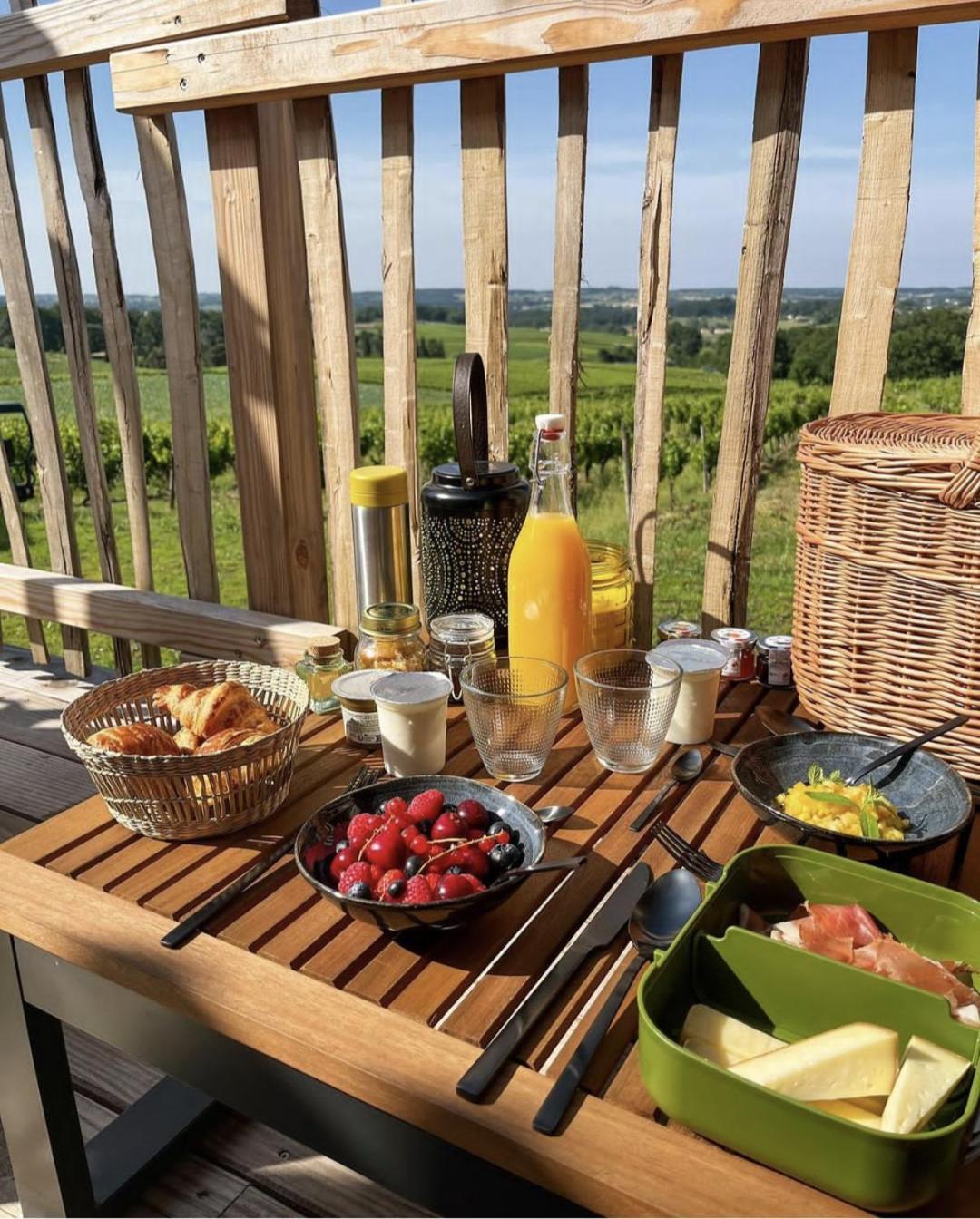 Bed and Breakfast Le Domaine De La Tour Des Vents Bergerac Exteriér fotografie